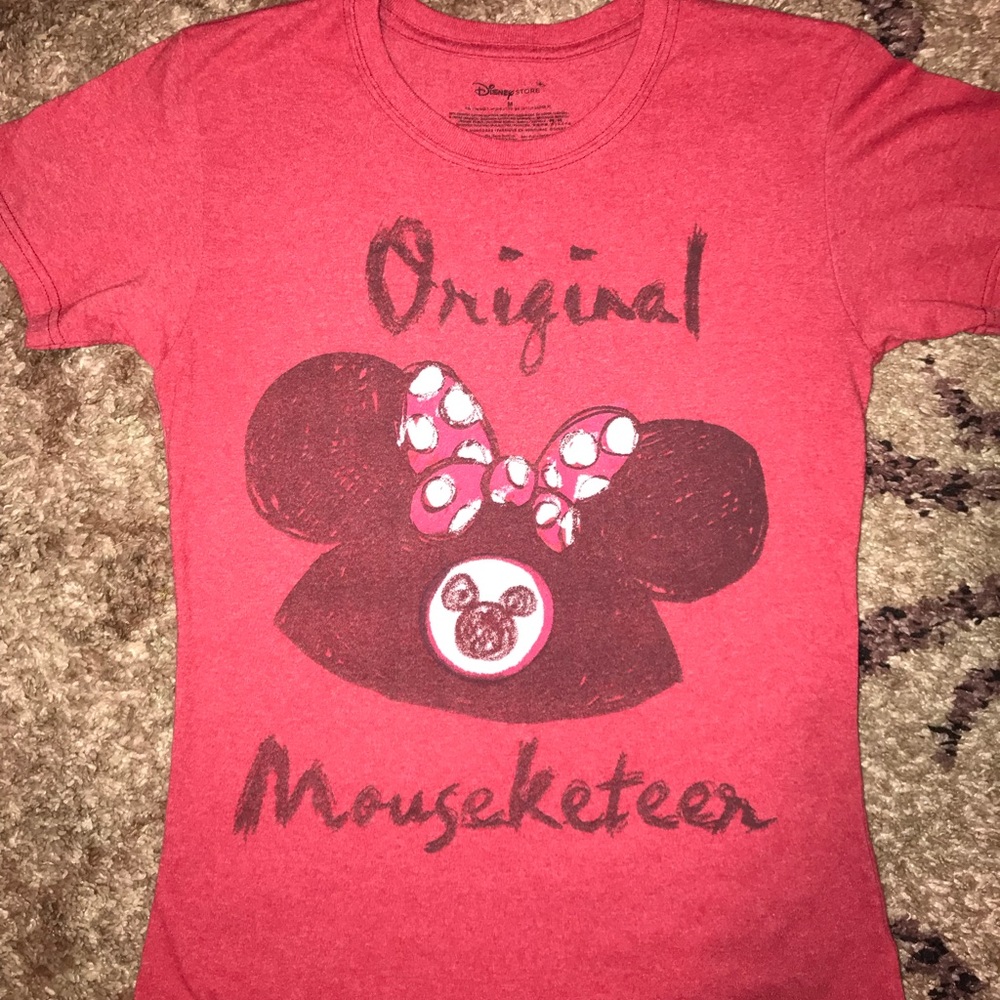 Disney women’s shirt MOUSEKETEER